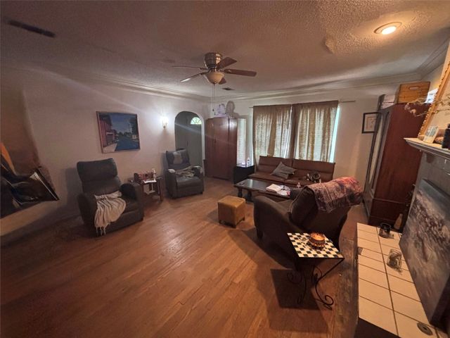 3024 Ruidosa Avenue, Dallas, TX 75228