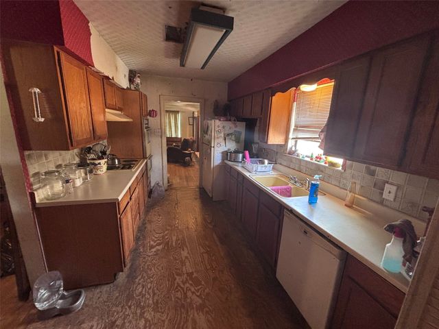 3024 Ruidosa Avenue, Dallas, TX 75228