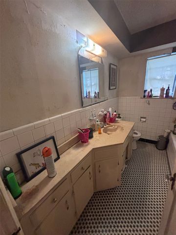 3024 Ruidosa Avenue, Dallas, TX 75228