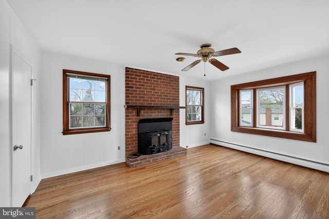 7 FAWN CIR, Malvern, PA 19355