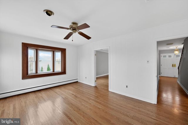 7 FAWN CIR, Malvern, PA 19355