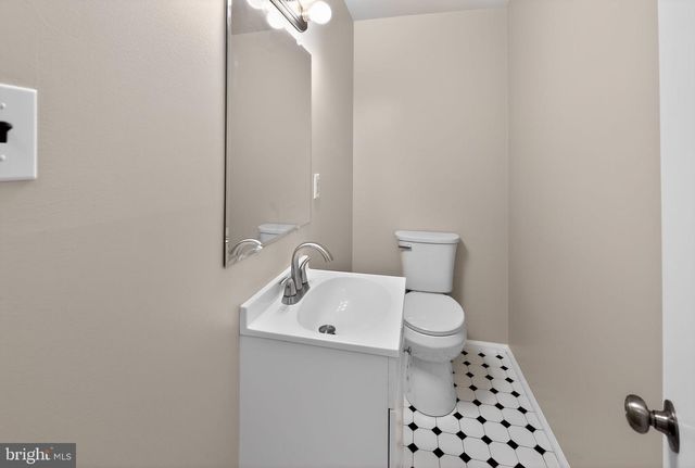 7 FAWN CIR, Malvern, PA 19355