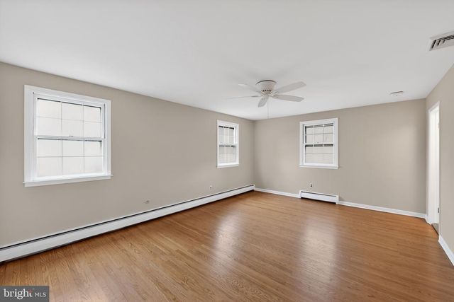 7 FAWN CIR, Malvern, PA 19355