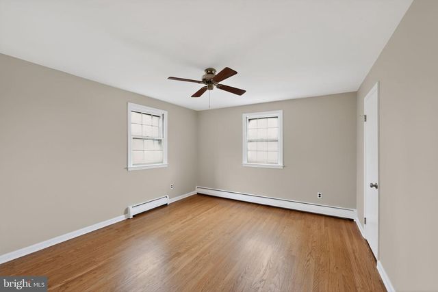 7 FAWN CIR, Malvern, PA 19355