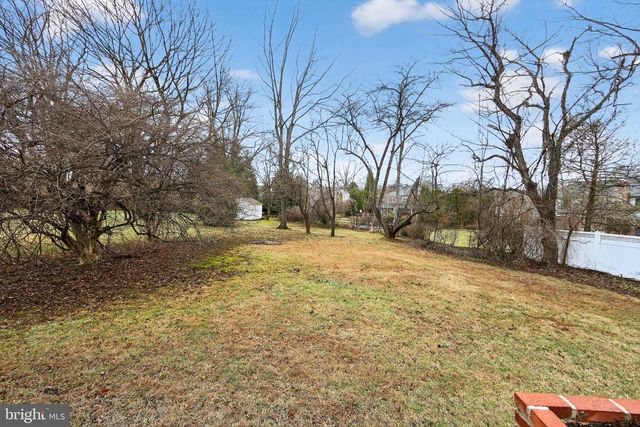 7 FAWN CIR, Malvern, PA 19355