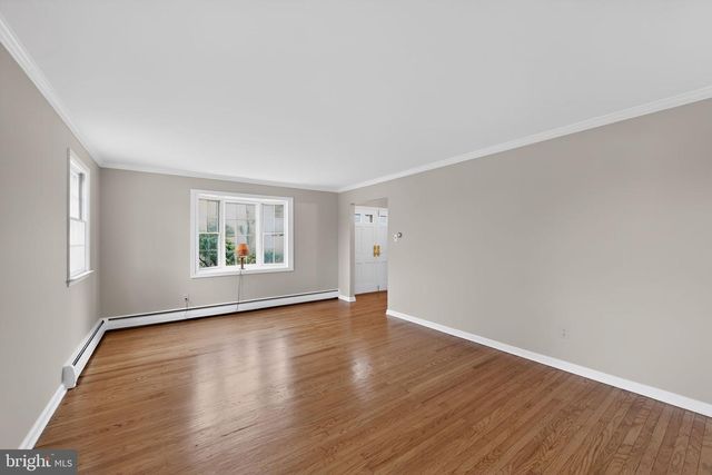 7 FAWN CIR, Malvern, PA 19355