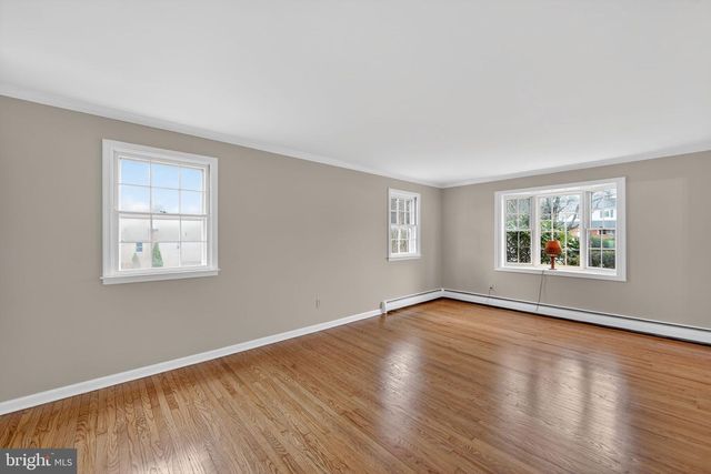 7 FAWN CIR, Malvern, PA 19355