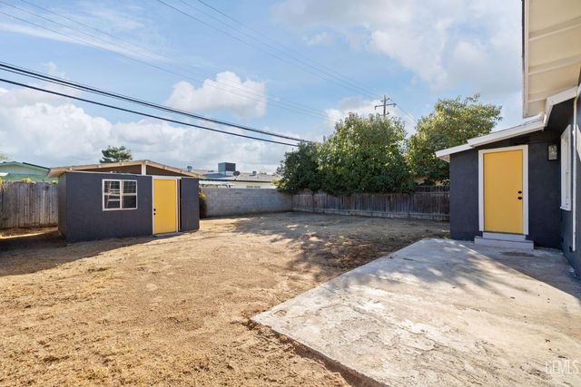 1209 Woodrow Avenue, Bakersfield, CA 93308