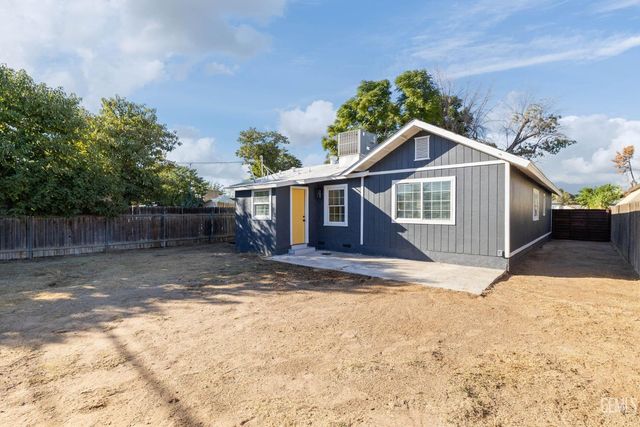 1209 Woodrow Avenue, Bakersfield, CA 93308