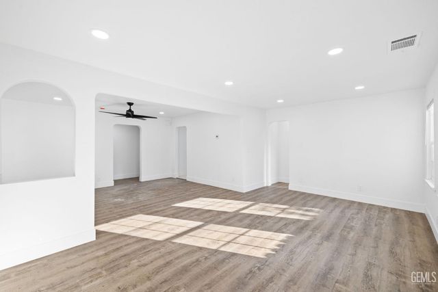 1209 Woodrow Avenue, Bakersfield, CA 93308