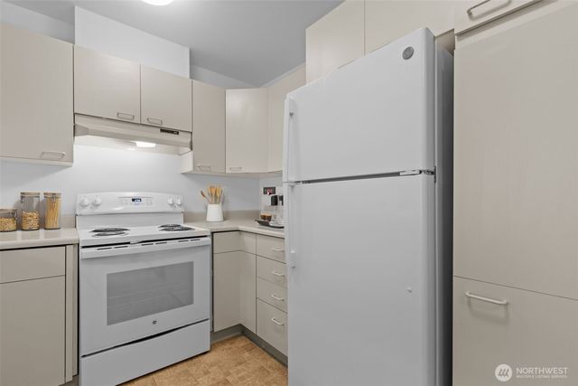 1822 152nd #E-308, Bellevue, WA 98007