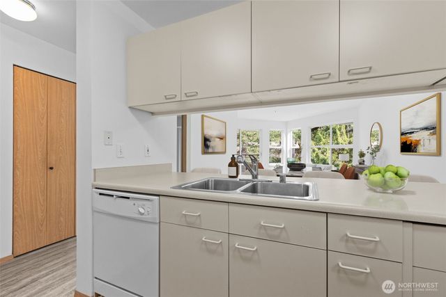 1822 152nd #E-308, Bellevue, WA 98007