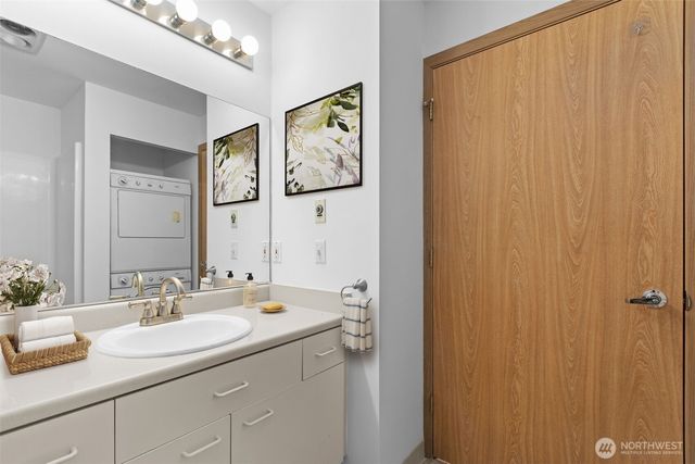 1822 152nd #E-308, Bellevue, WA 98007