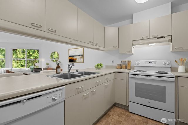 1822 152nd #E-308, Bellevue, WA 98007