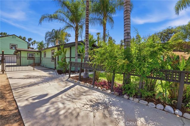 1132 E Citrus Avenue, Redlands, CA 92374
