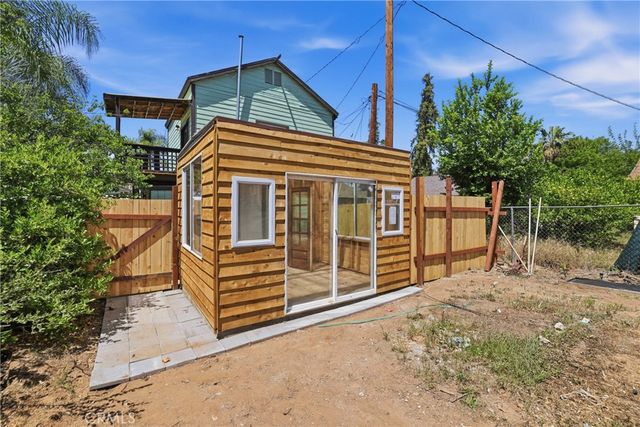 1132 E Citrus Avenue, Redlands, CA 92374