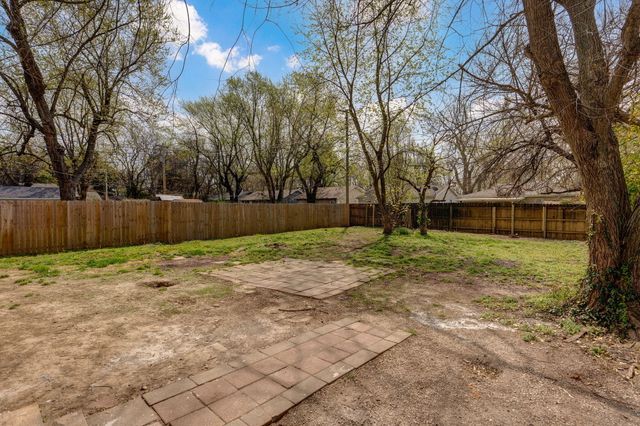 1520 E Cherokee Street, Springfield, MO 65804