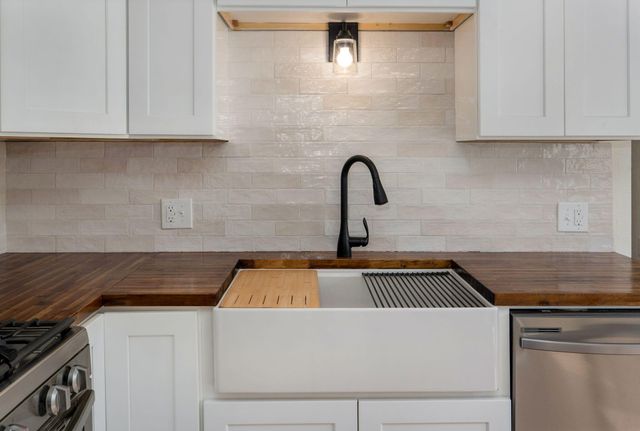 1520 E Cherokee Street, Springfield, MO 65804