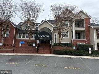 3310 WYNDHAM CIR #215, Alexandria, VA 22302