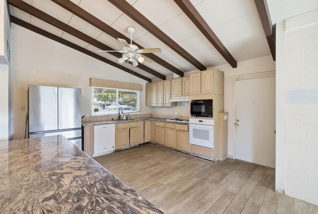 807 S Mcauliff Street, Visalia, CA 93292