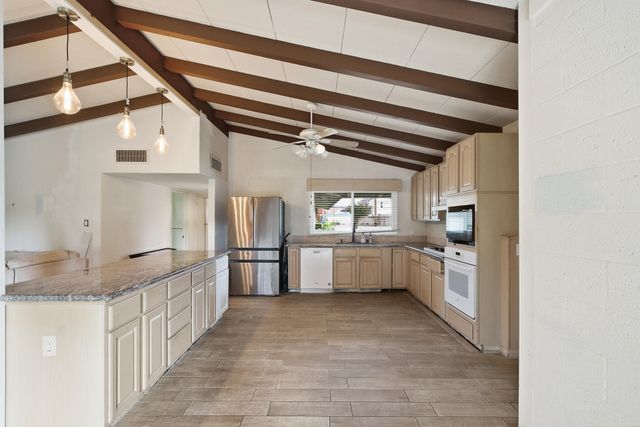 807 S Mcauliff Street, Visalia, CA 93292