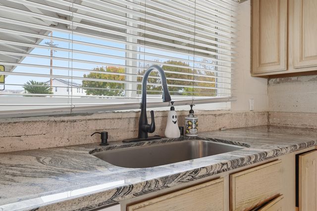 807 S Mcauliff Street, Visalia, CA 93292