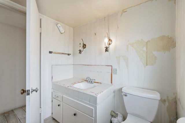 807 S Mcauliff Street, Visalia, CA 93292