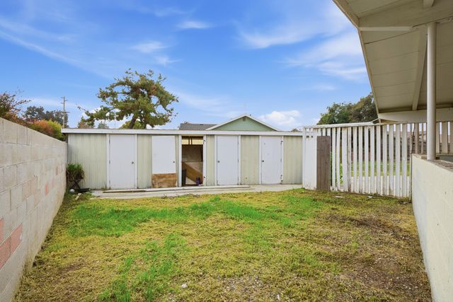 807 S Mcauliff Street, Visalia, CA 93292