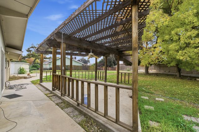 807 S Mcauliff Street, Visalia, CA 93292