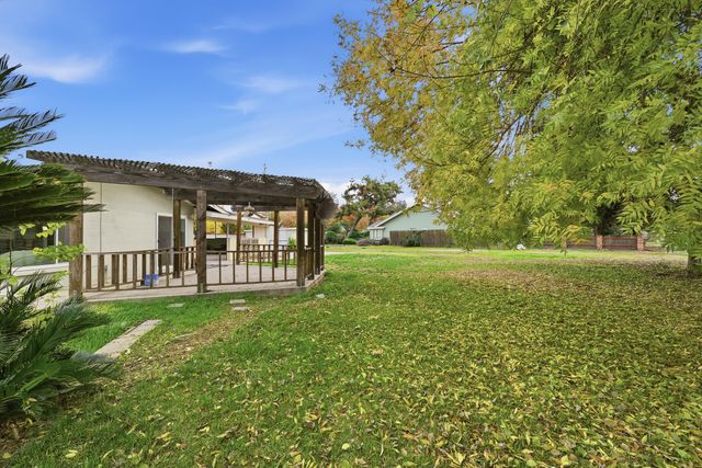 807 S Mcauliff Street, Visalia, CA 93292