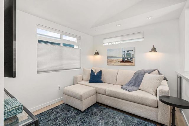 20 El Paseo Street, Newport Beach, CA 92663