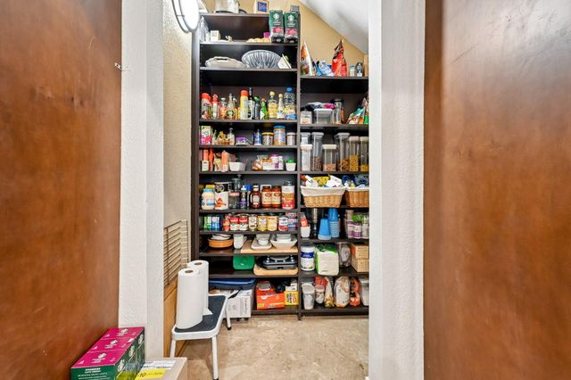 1664 VICTORIA POINTE Lane, Weston, FL 33327