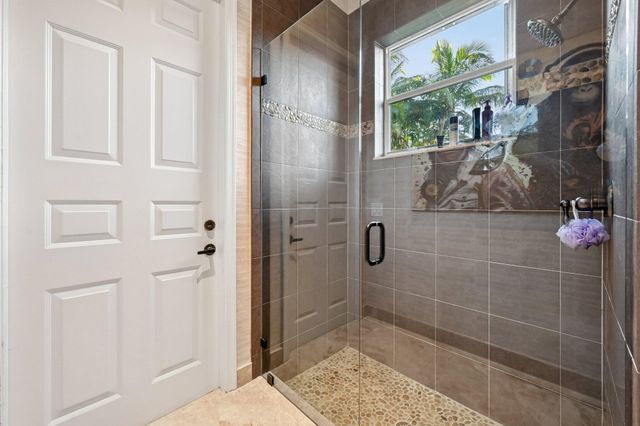 1664 VICTORIA POINTE Lane, Weston, FL 33327