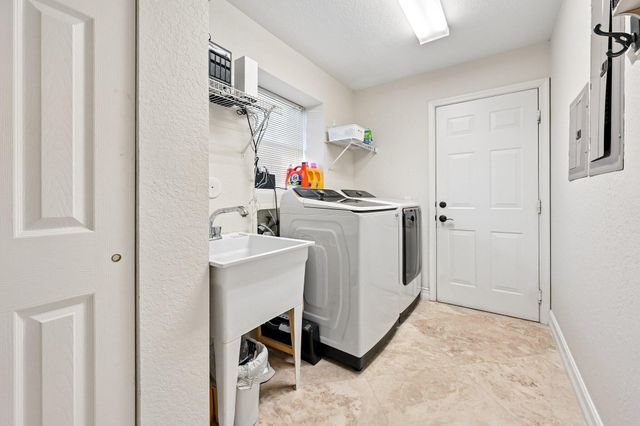 1664 VICTORIA POINTE Lane, Weston, FL 33327