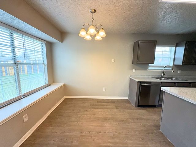 704 Inglewood Trail, Desoto, TX 75115