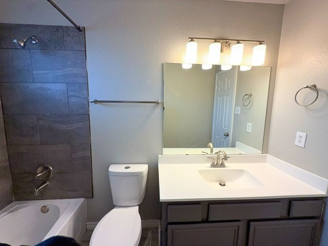 704 Inglewood Trail, Desoto, TX 75115