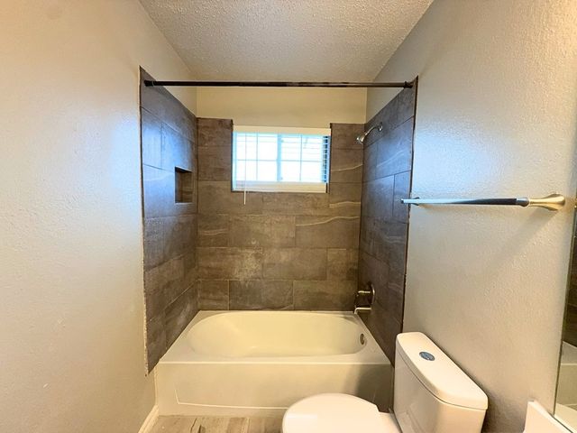 704 Inglewood Trail, Desoto, TX 75115