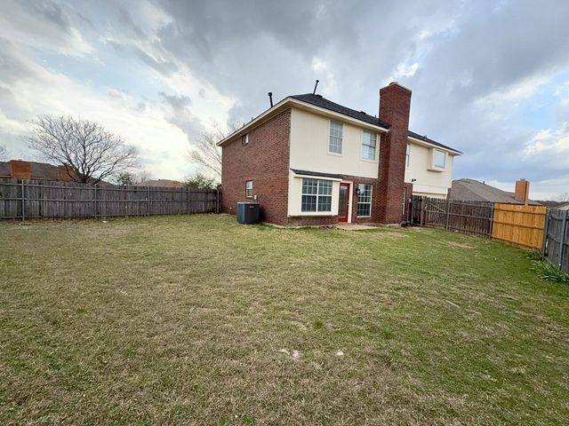 704 Inglewood Trail, Desoto, TX 75115