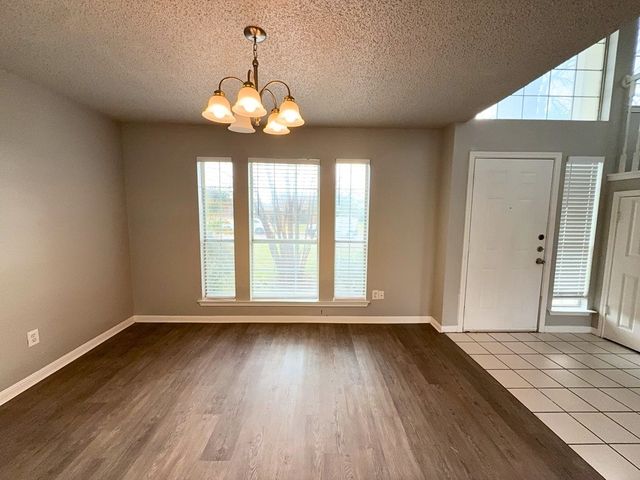 704 Inglewood Trail, Desoto, TX 75115