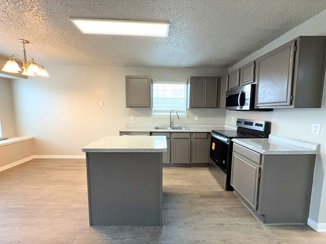 704 Inglewood Trail, Desoto, TX 75115