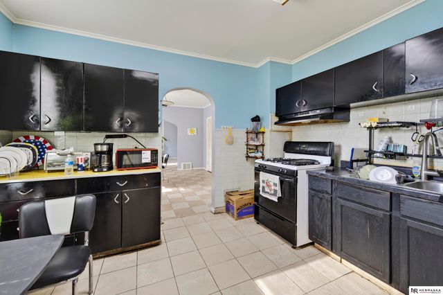 2214 Deer Park Boulevard, Omaha, NE 68108