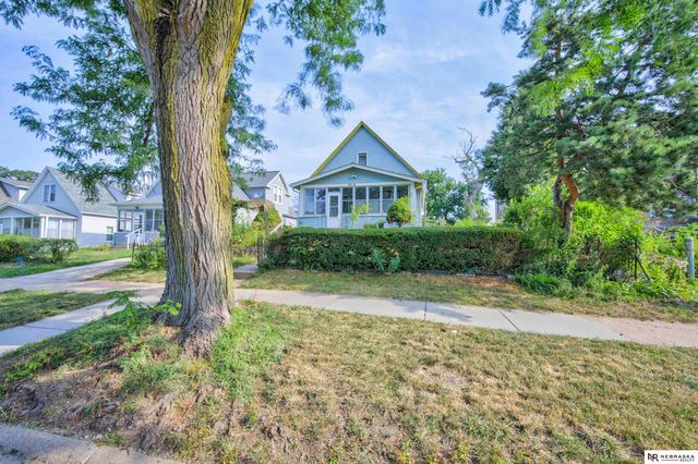 2214 Deer Park Boulevard, Omaha, NE 68108