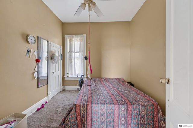 2214 Deer Park Boulevard, Omaha, NE 68108