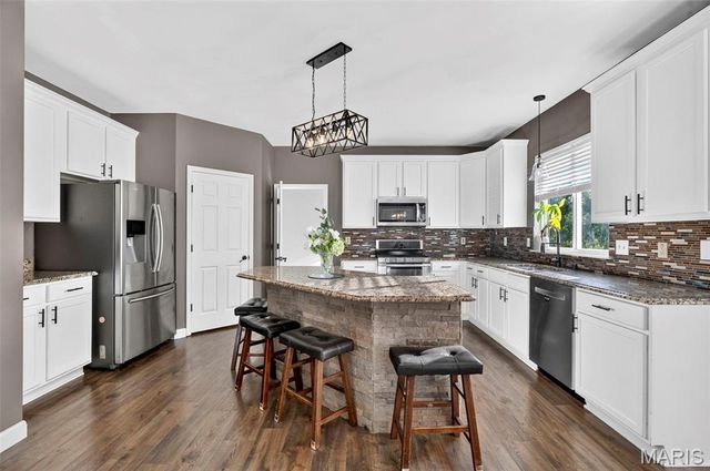 109 Crimson Oaks Court, Lake St Louis, MO 63367