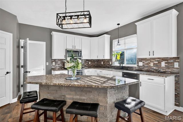 109 Crimson Oaks Court, Lake St Louis, MO 63367