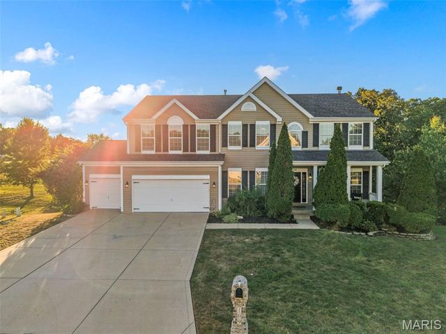 109 Crimson Oaks Court, Lake St Louis, MO 63367