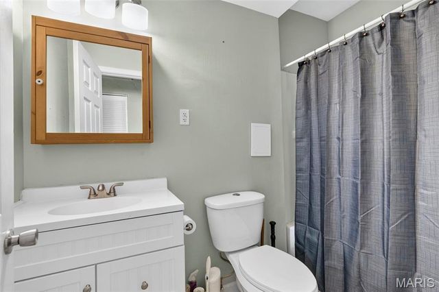 109 Crimson Oaks Court, Lake St Louis, MO 63367