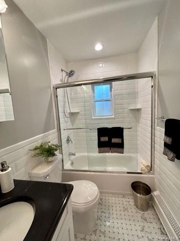 92 South Clinton Avenue 3F, Bay Shore, NY 11706