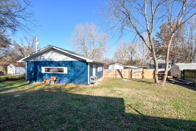2645 W Woodlawn Street, Springfield, MO 65803