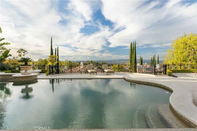 3724 Winford Drive, Tarzana, CA 91356